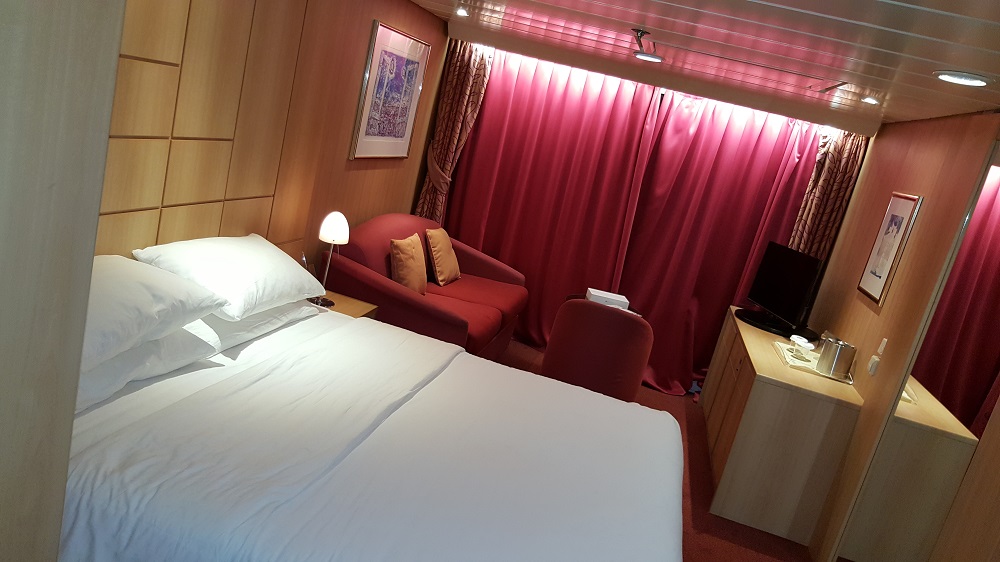 Suite on the MSC Sinfonia with curtains drawn